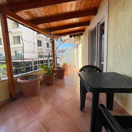 Modern Beachfront Apartman Saranda