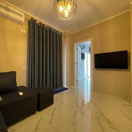 Modern Beachfront Apartman Saranda