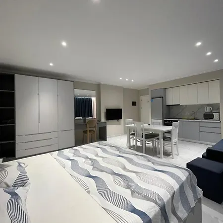 Modern Beachfront Apartman