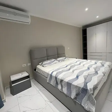 Modern Beachfront Apartman Saranda