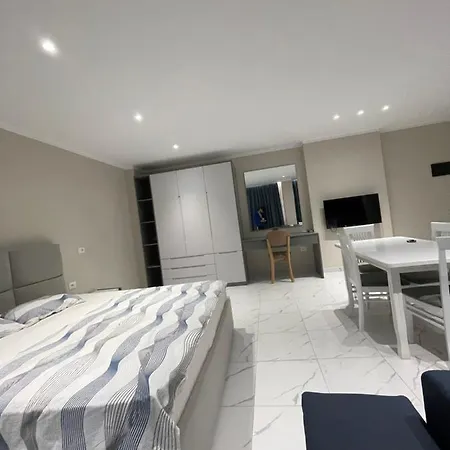 Modern Beachfront Apartman Saranda